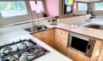 Catamarã Praia 47 - Cozinha e salão 3